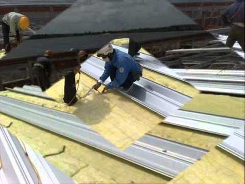 cách thi công bông thủy tinh chống nóng cho mái tôn