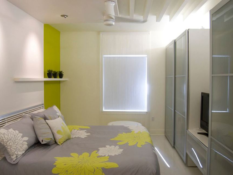 thiết kế phòng ngủ nhỏ không có cửa sổ với màu sơn đẹp