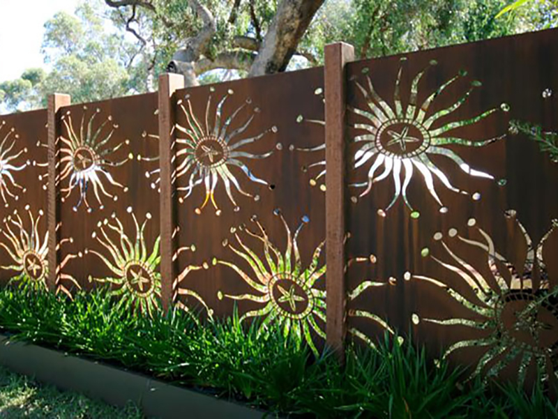 mẫu thiết kế hàng rào đẹp với hoa văn lạ mắt