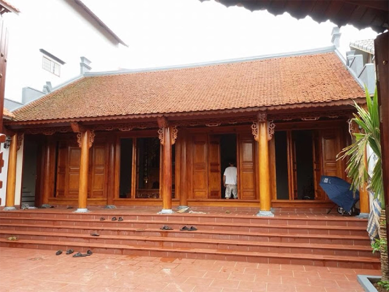 Mẫu nhà 3 gian truyền thống có hệ thống cửa được làm từ gỗ