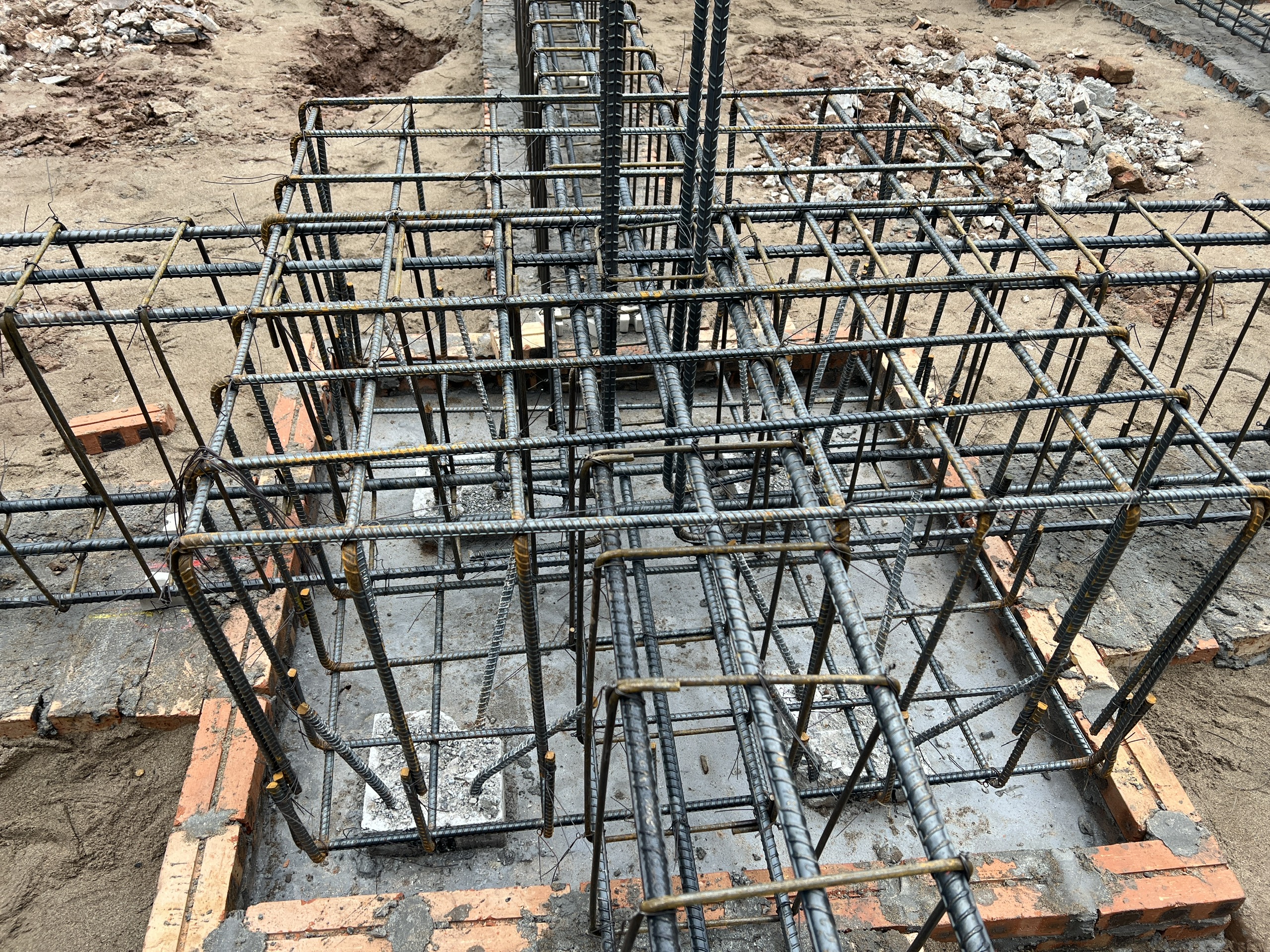 xây nhà 2 tầng cần bao nhiêu sắt thép