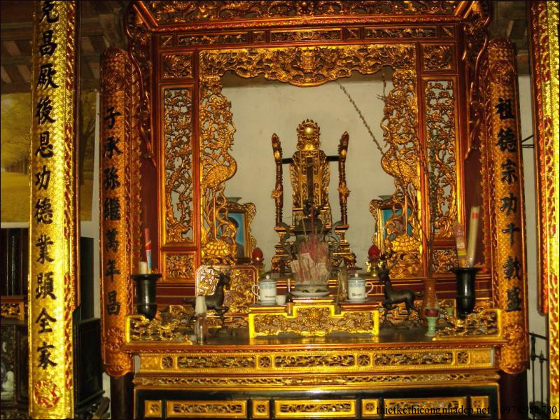 vị trí đặt bàn thờ trong nhà truyền thống là đặt ở gian giữa