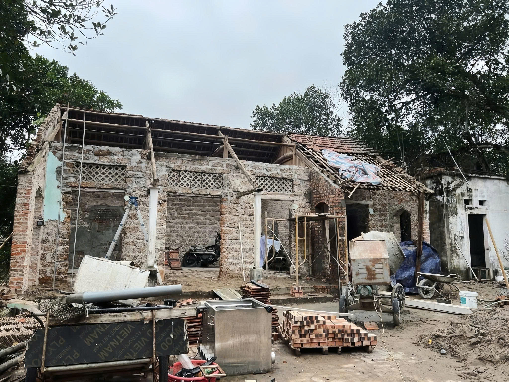 Tiến hành cải tạo ngôi nhà cũ nhg vẫn giữ nguyên vẹn tinh thần kiến trúc Bắc Bộ 