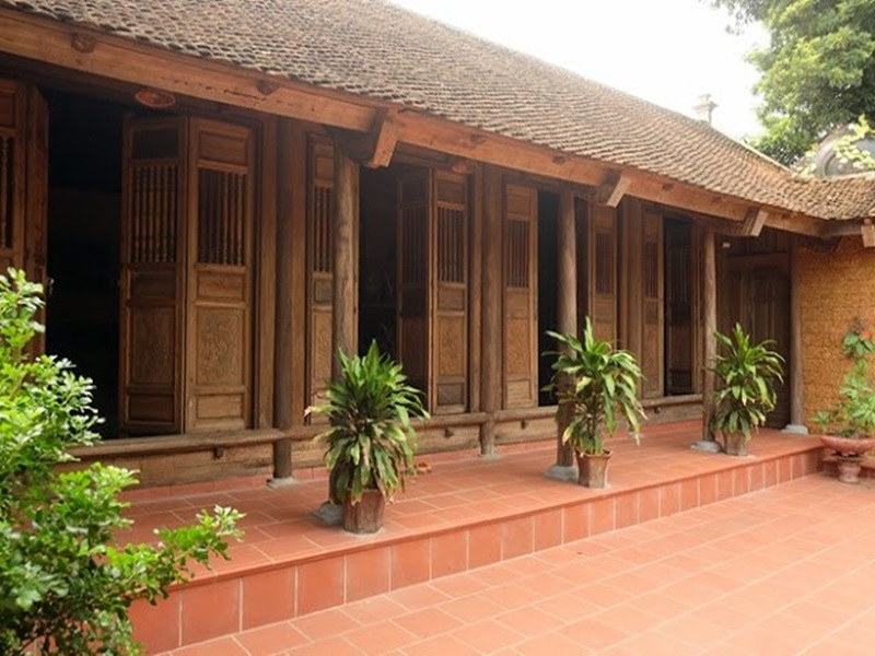 nhà truyền thống bằng gỗ