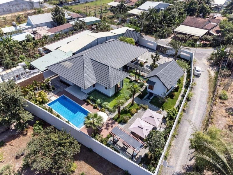 Tổng thể khuôn viên nhà vườn 800m2 mái Nhật 1 tầng đẹp, trong xanh 