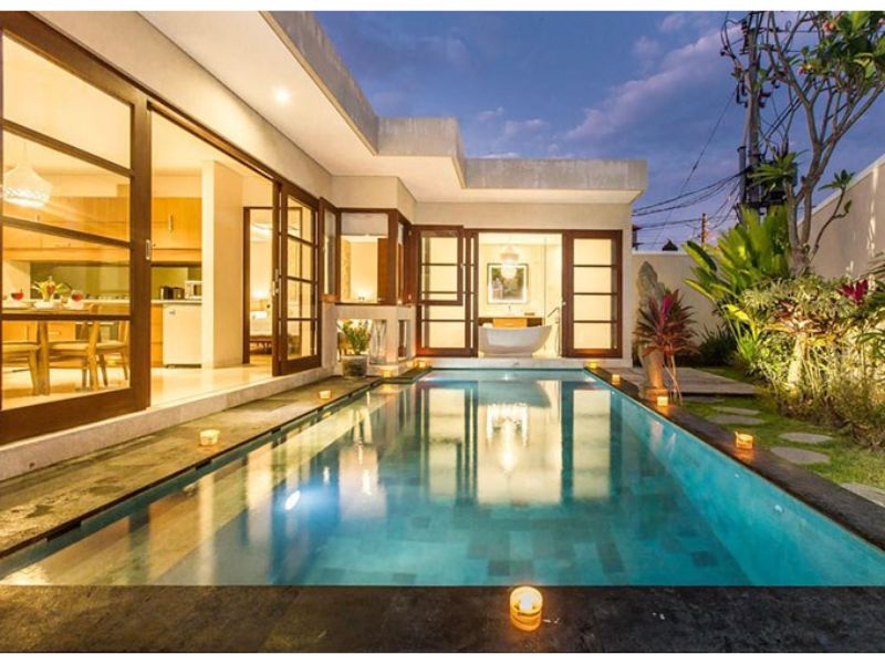 Mặt bằng biệt thự có phòng bếp hướng ra bể bơi