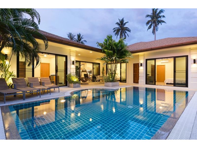 Hình ảnh biệt thự 200m2 có hồ bơi lung linh dưới ánh đèn 