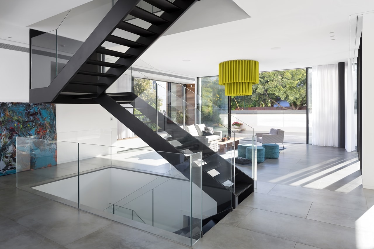 Hệ thống cầu thang được bố trí khoa học hợp lý chiếm ít không gian ngôi nhà hiện đại mà vẫn đảm bảo tính thẩm mỹ 