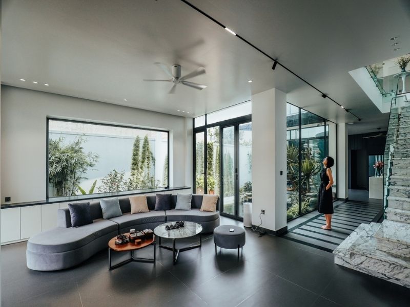 Thiết kế biệt thự 500m2 sử dụng hệ thống cửa kính tối ưu ánh sáng tự nhiên hiệu quả