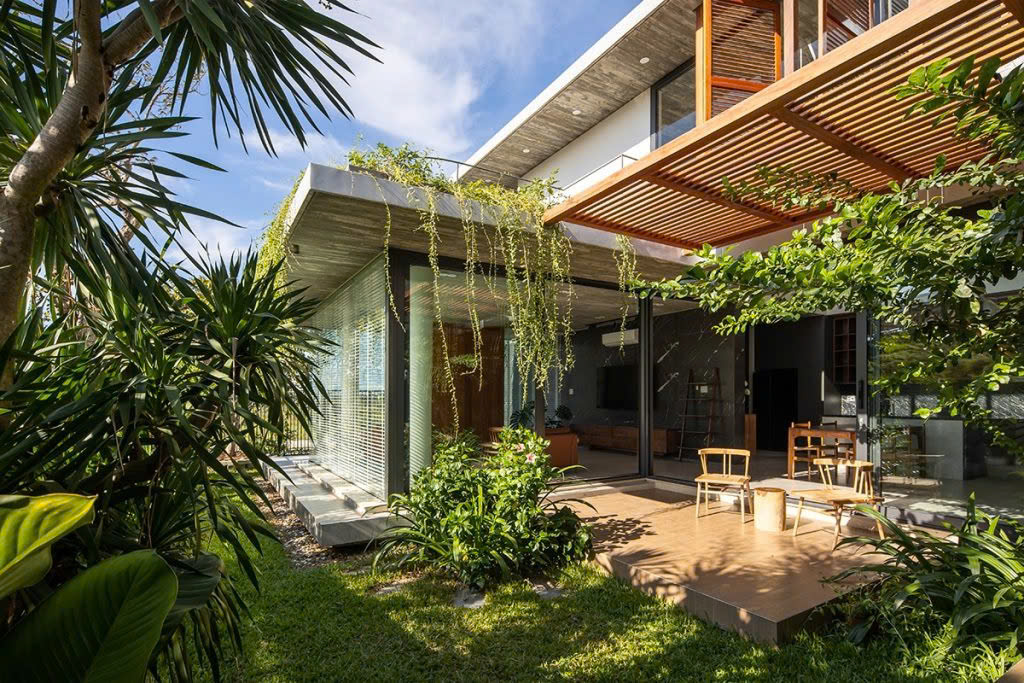 Thiết kế biệt thự 2 tầng có sân vườn ở quê