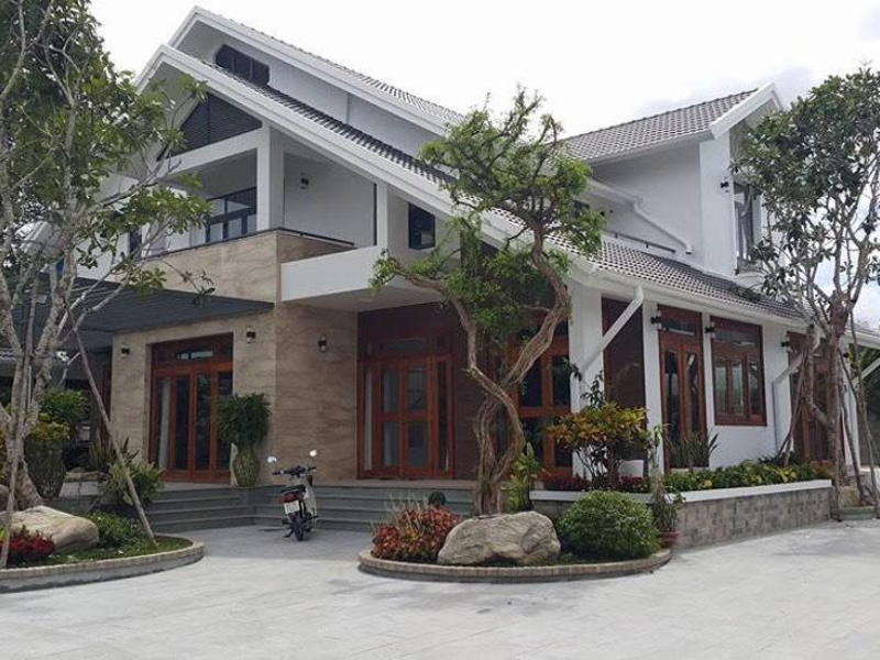 Thiết kế biệt thự 2 tầng có sân vườn ở quê