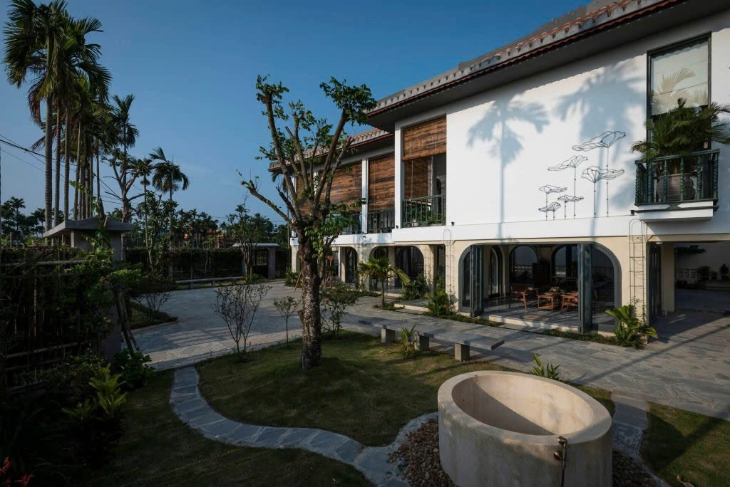 Thiết kế biệt thự 2 tầng có sân vườn ở quê