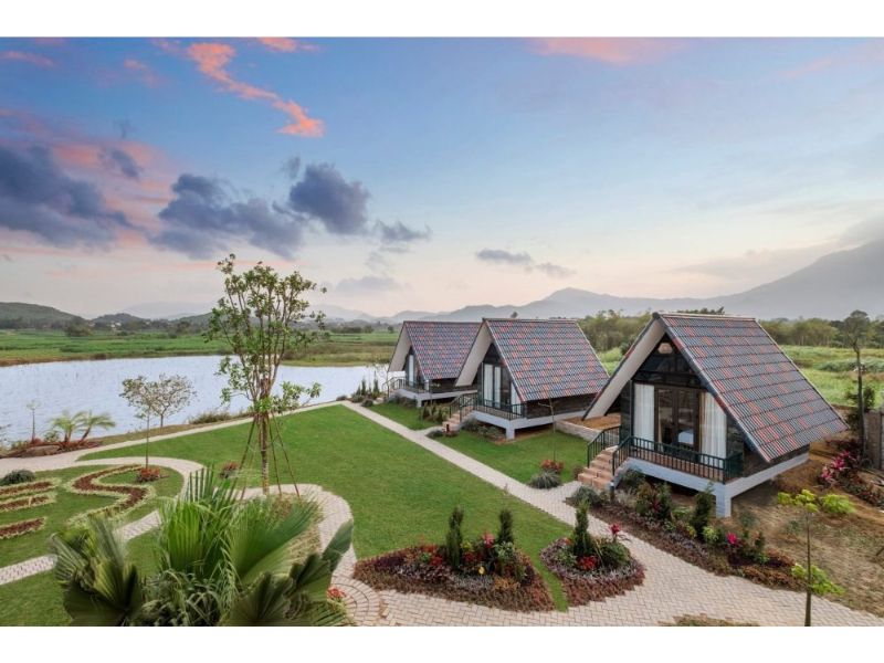 Homestay 1000m2 sang chảnh có hồ lớn