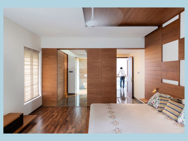 Không gian phòng ngủ nội thất bằng gỗ sang trọng, đầy đủ tiện nghi