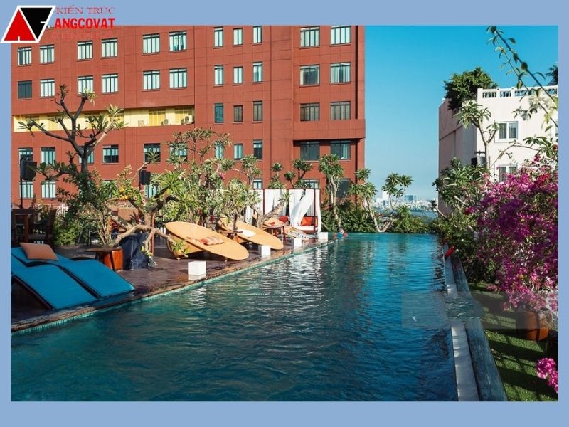 Bể bơi trong thiết kế khách sạn mựat tiền 8m tiện nghi, hiện đại