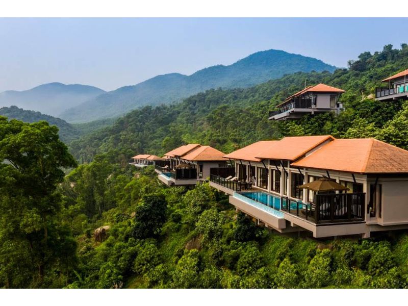 Biệt thự 2 tầng lưng tựa núi