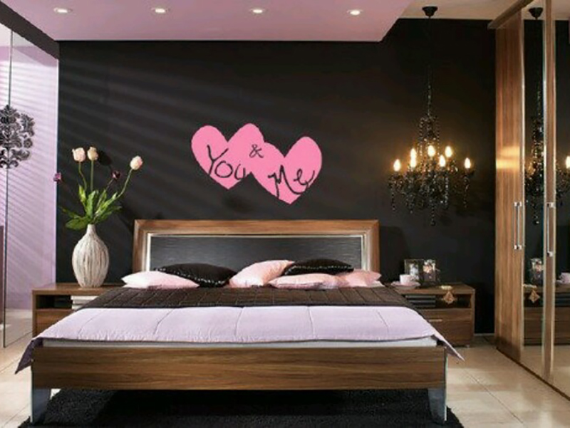 thiết kế phòng ngủ cho vợ chồng mới cưới trang trí trái tim