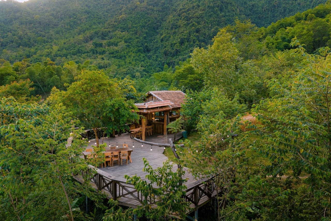 Tầm view homestay nhìn ra núi rừng trùng điệp, mênh mông 