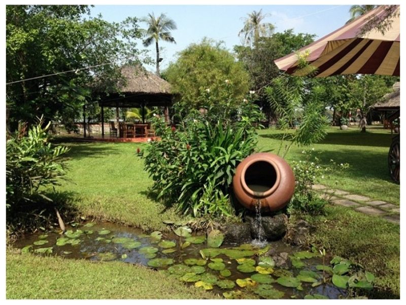 Mẫu nhà vườn phong cách đồng quê Việt Nam gần như giữ lại vẻ nguyên sơ để mang đến sự chân thật nhất