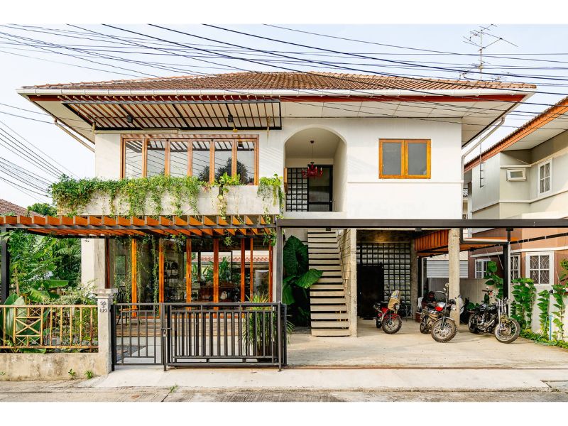 Nhà 2 tầng mái Nhật bề thế mặt tiền rộng 8m