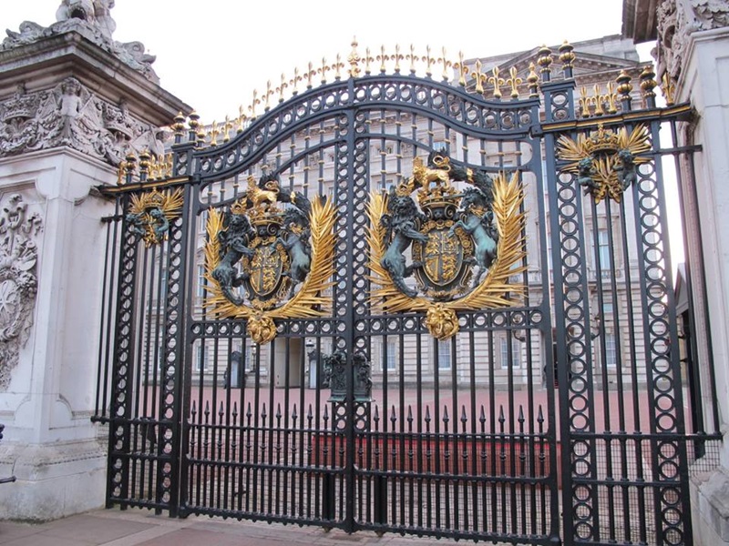 mẫu cổng lâu đài đẹp bằng sắt