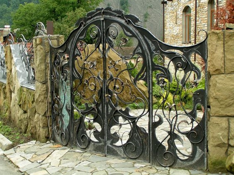cổng lâu đài biệt thự bằng sắt mĩ thuật kết hợp hàng rào đá