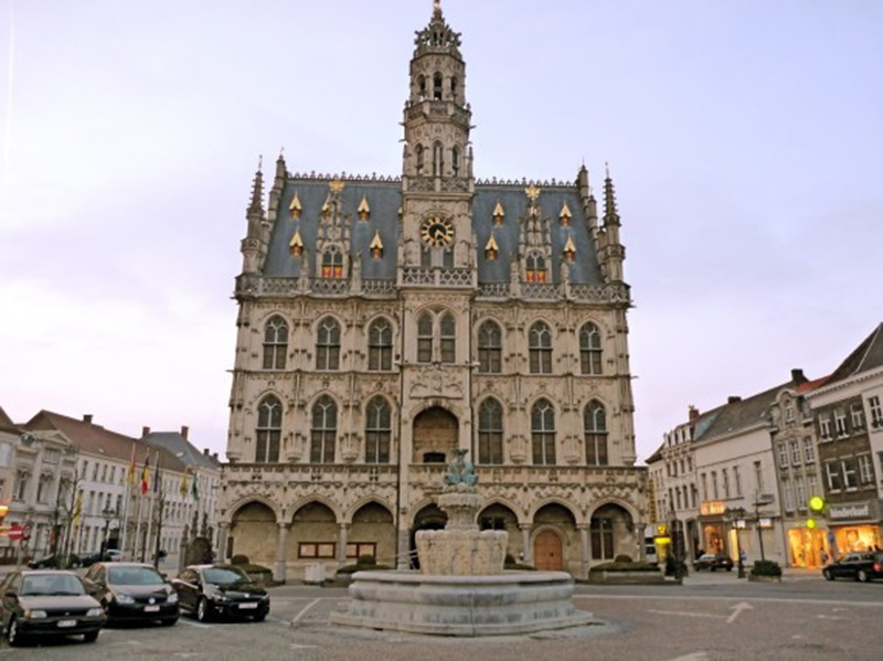 Nhà thờ mang phong cách kiến trúc gothic