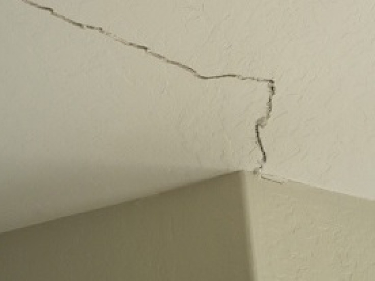 tại sao trần nhà bị nứt-do thi công loại bê tông của công trình