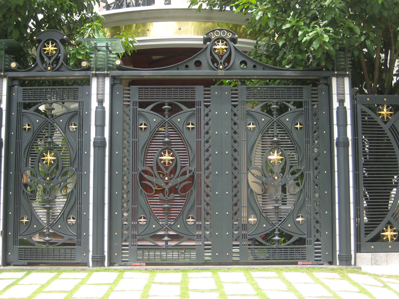 cổng nhà 2 tầng đơn giản bằng sắt