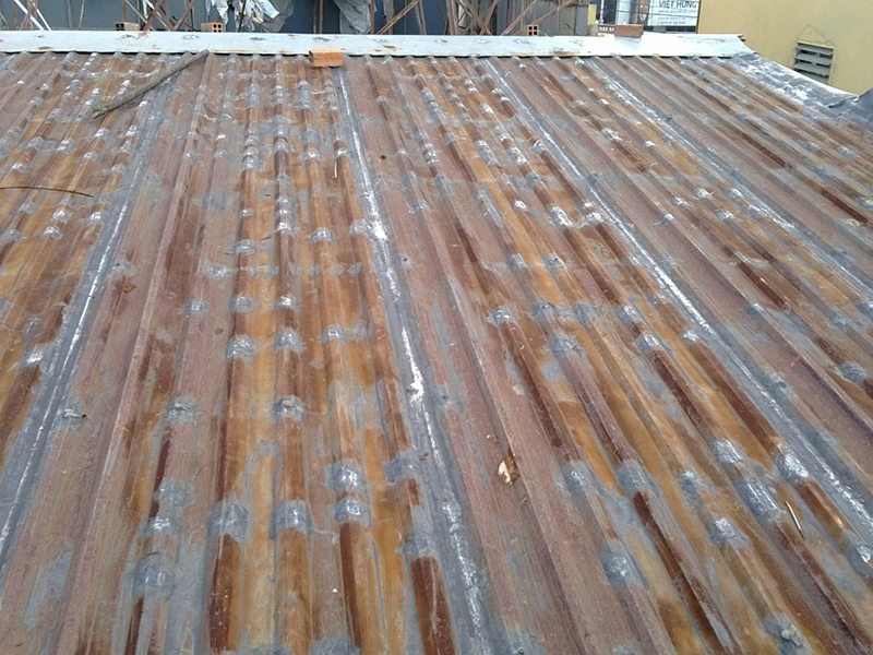 khi bị rỉ sét ở bề mặt cần phải chống dột mái tôn