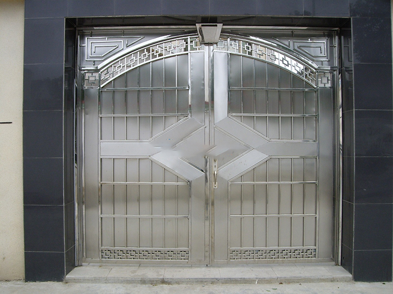 thiết kế cổng nhà tân cổ điển bằng inox