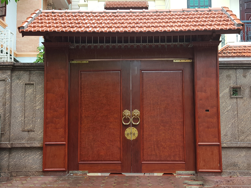 thiết kế cổng nhà tân cổ điển bằng gỗ 2