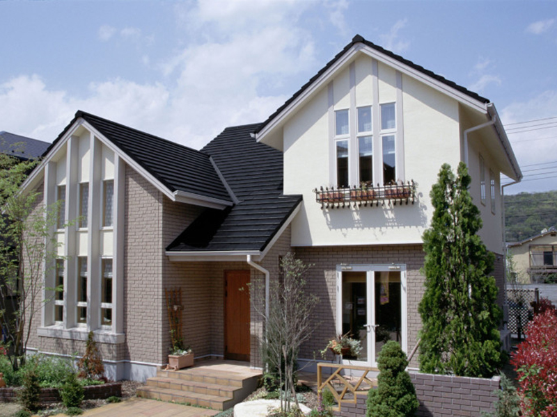 Áp dụng kiến trúc hiện đại trong thiết kế nhà 2 tầng mái ngói đen