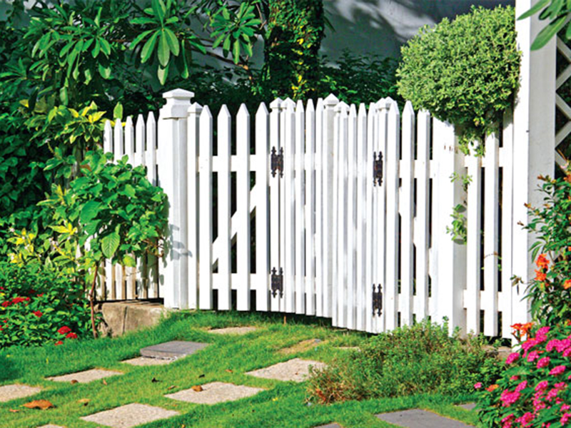 cổng hàng rào đơn giản đẹp màu trắng đáng yêu