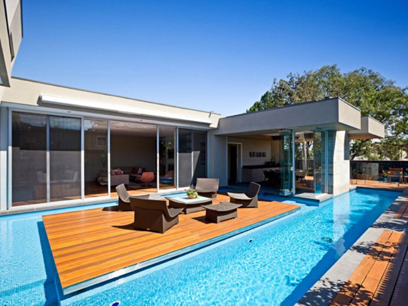 không gian tiếp khách kết hợp với việc làm bể bơi tại nhà