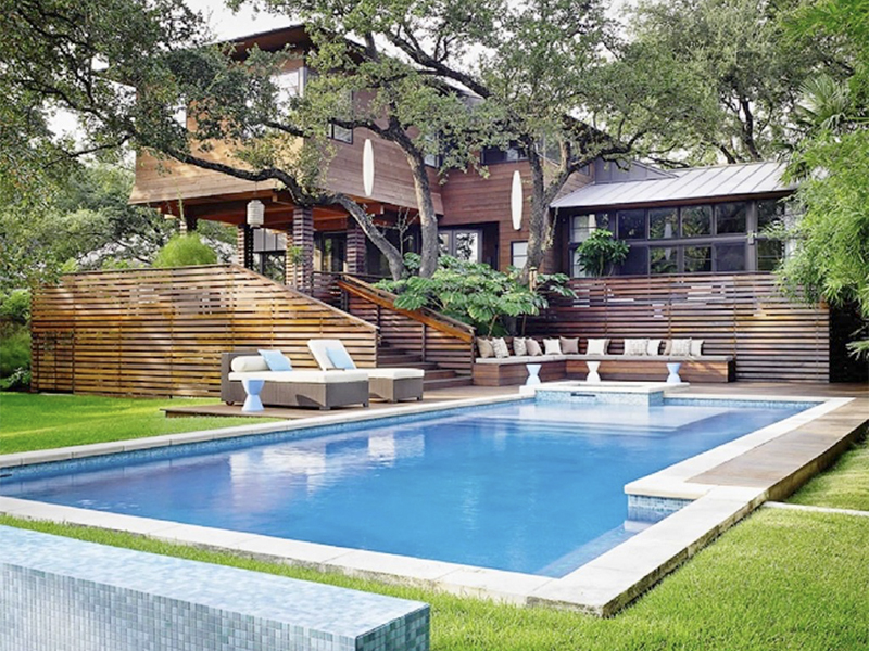 Nhà biệt thự đẹp có hồ bơi kết hợp không gian sân vườn
