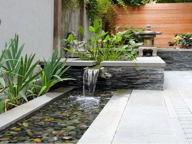 Thiết kế thác nước sân vườn đơn giản