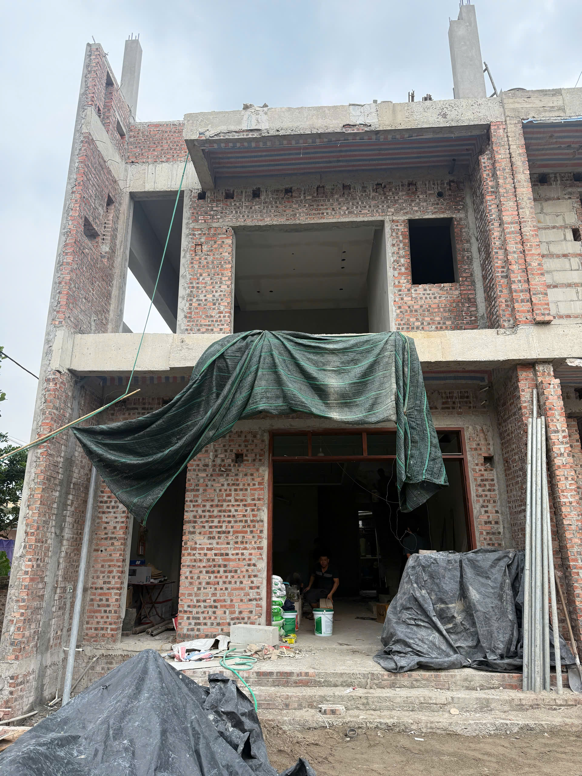 Kinh nghiệm thi công thực tế mẫu nhà 2 tầng mặt tiền 6m hiện đại tại Hưng Yên