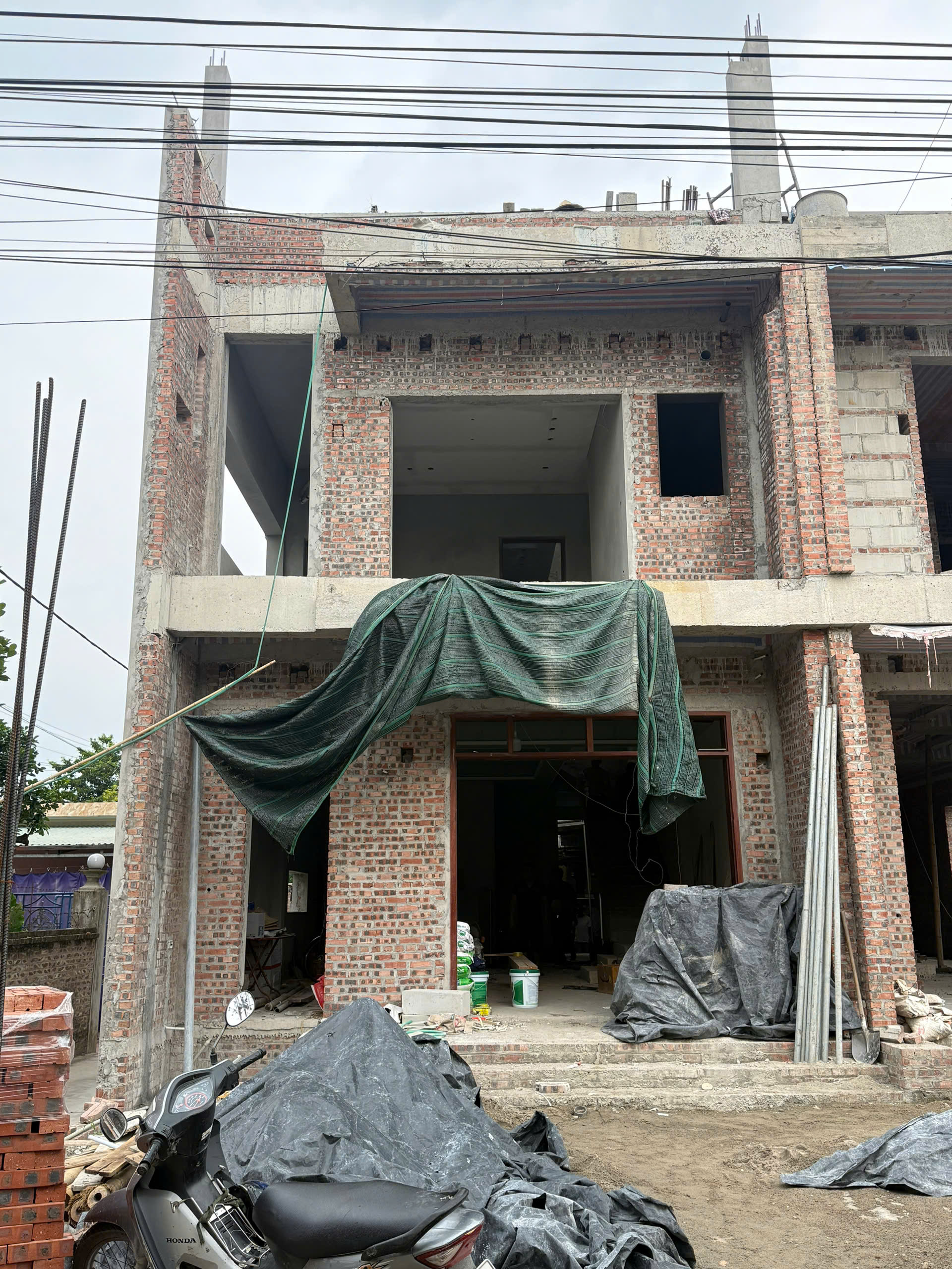 Kinh nghiệm thi công thực tế mẫu nhà 2 tầng mặt tiền 6m hiện đại tại Hưng Yên