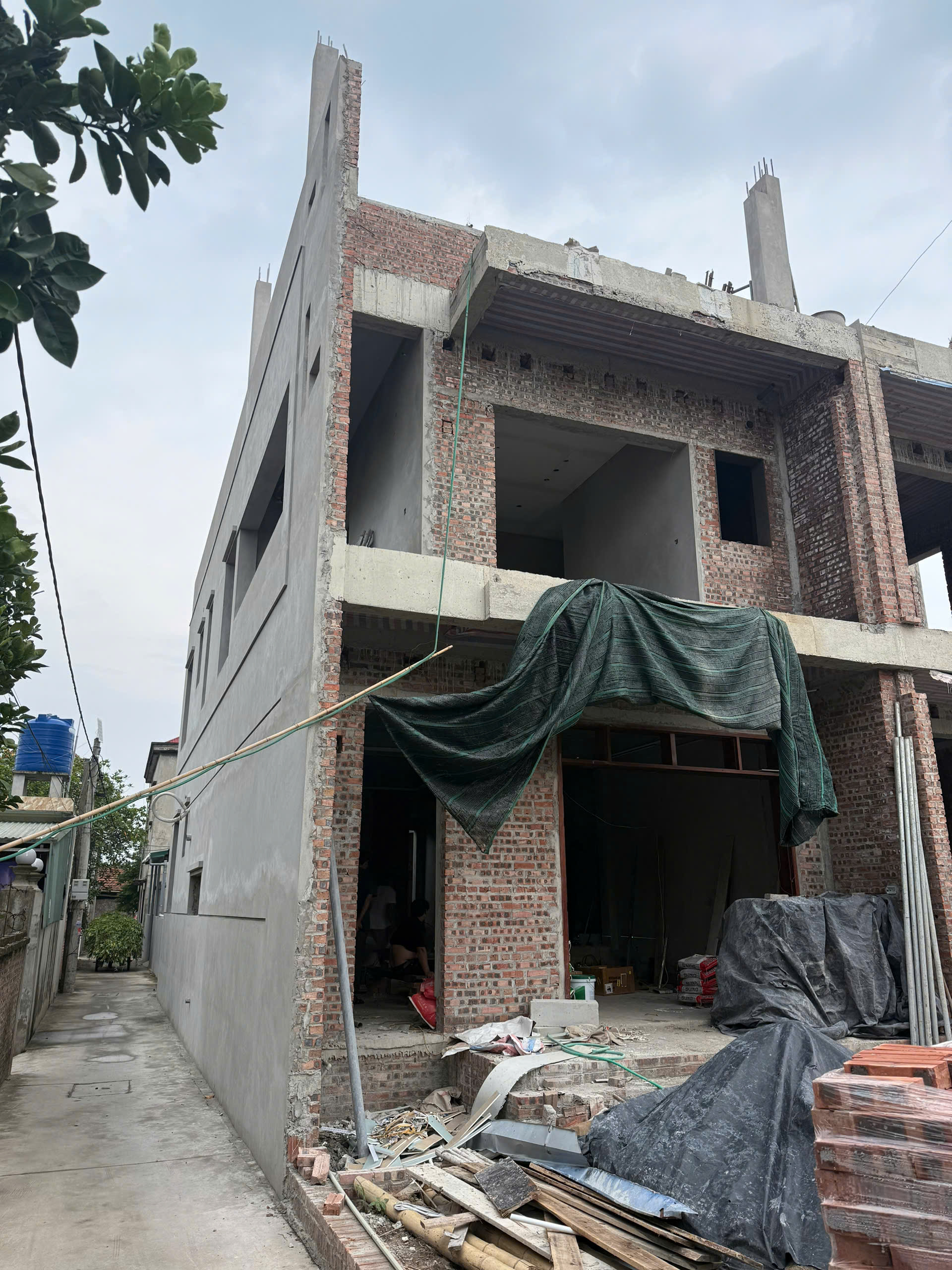 Kinh nghiệm thi công thực tế mẫu nhà 2 tầng mặt tiền 6m hiện đại tại Hưng Yên