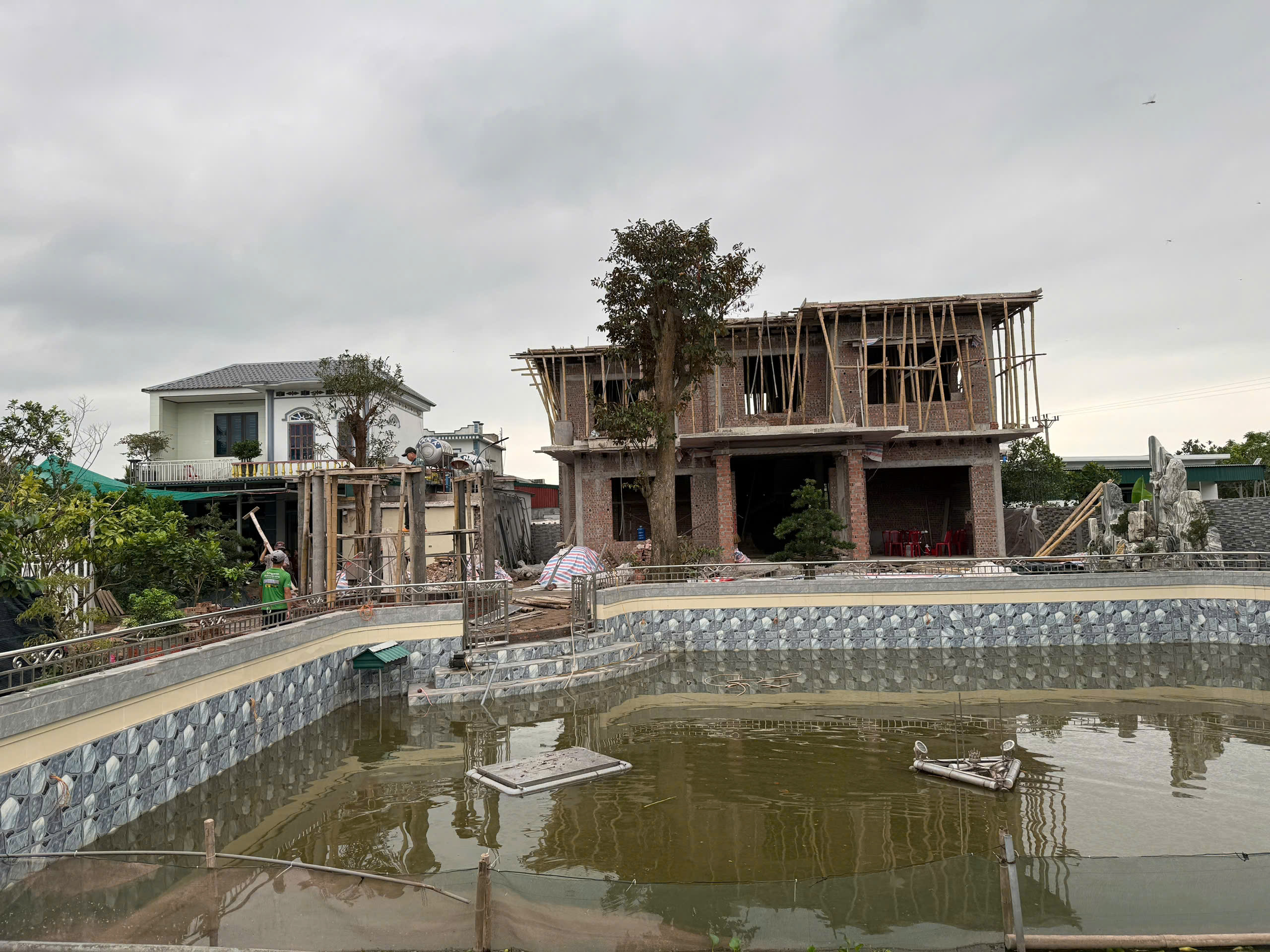 chi phi xay nha biet thu 2 tang 130m2 10