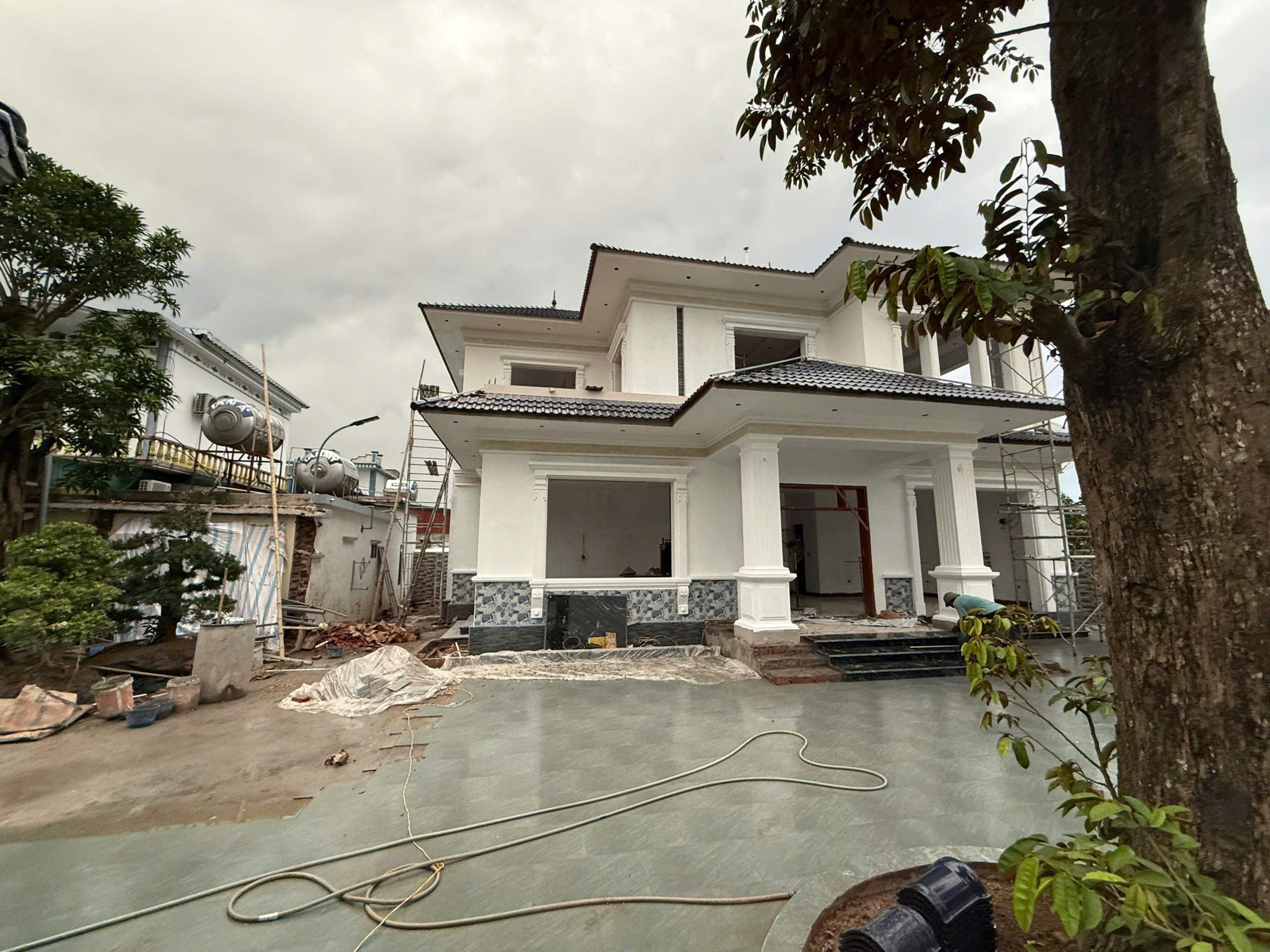 Phân tích chi tiết chi phí xây nhà biệt thự 2 tầng 130m2 tối ưu