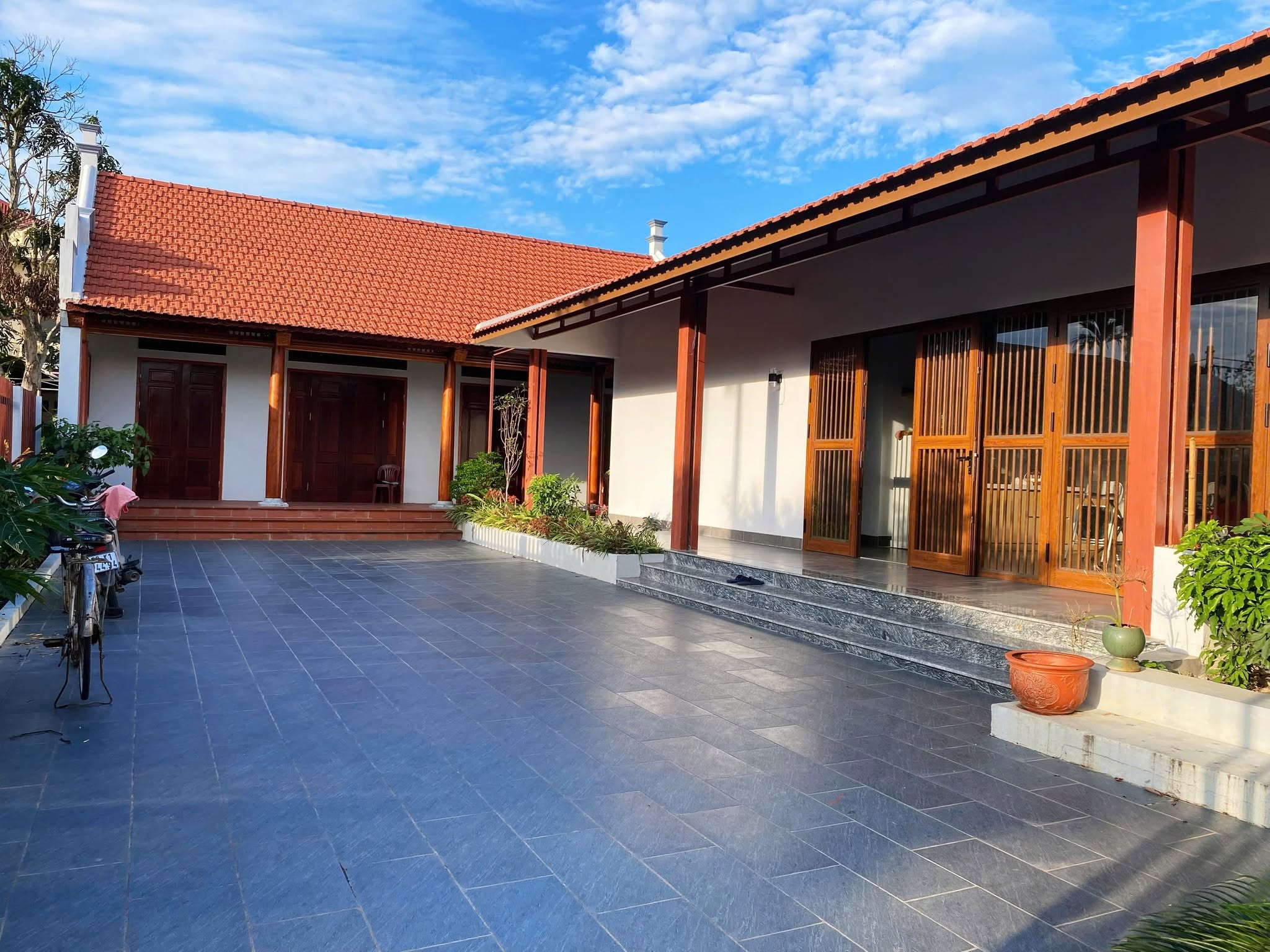 Chi phí làm nhà gỗ 3 gian kẻ truyền 1,25 tỷ đồng